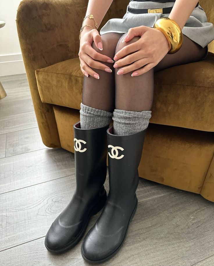 Shoes Guide: April Issue